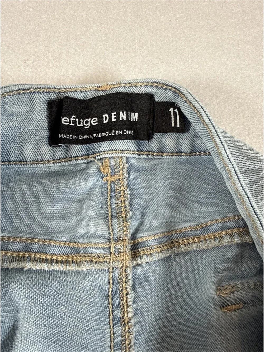 Refuge Women’s Light Wash Blue Denim Cargo Pocket Jeans Size 11 Pre Owned